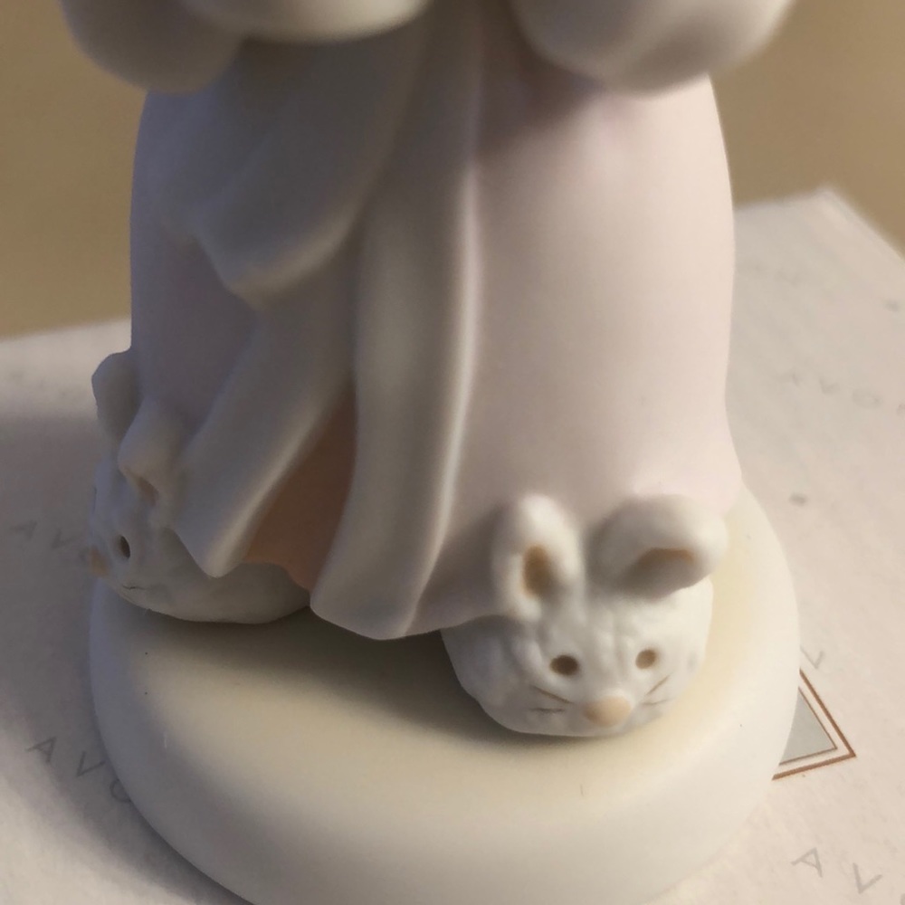 Precious moment - Picture 3 of 4